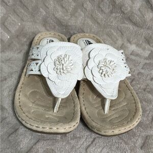 Cliffs by White Mountain Women's Cynthia Sandal White Laser Cut Flower Size 8M